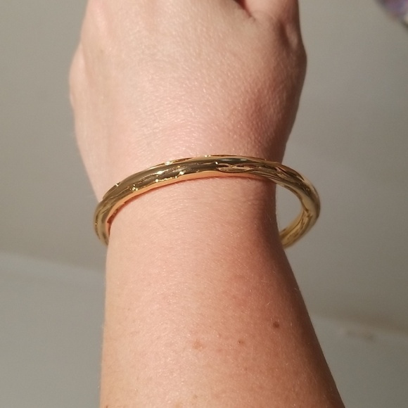 💕TRINA TURK💕 Textured Gold Bangle Bracelet NWT - Picture 8 of 11